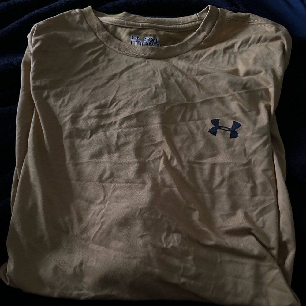 Mens 3xl Long sleeve under armour  gold or mustard color.